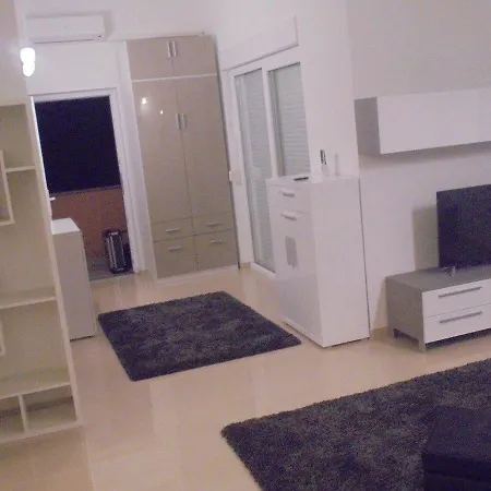 Pearl **** App Apartment